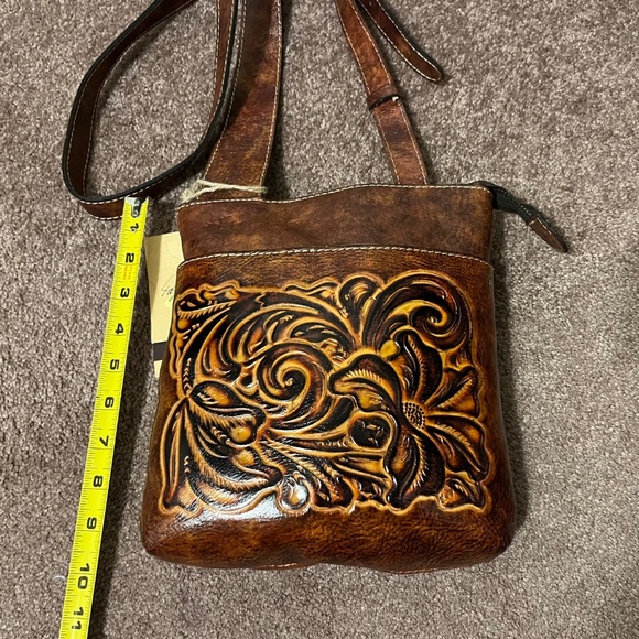 Patricia Nash Tuscan Tooling Italian Leather Crossbody - Picture 3 of 8